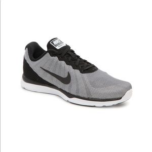 NIKE IN SEASON TR 6 CROSS TRAINING SHOE
